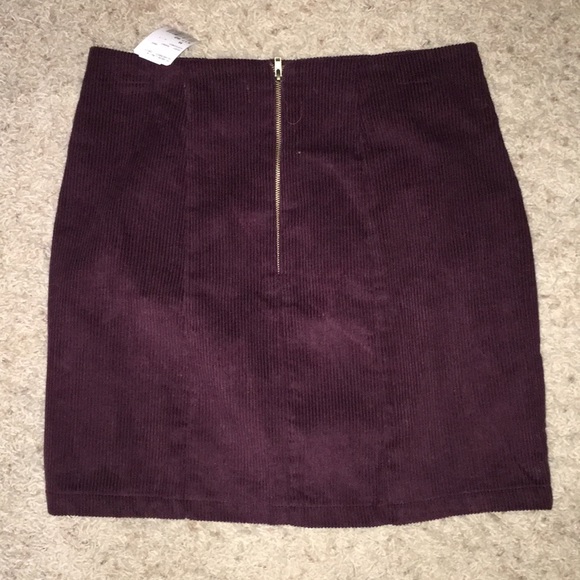 Corduroy maroon skirt with zipper back - Picture 2 of 3